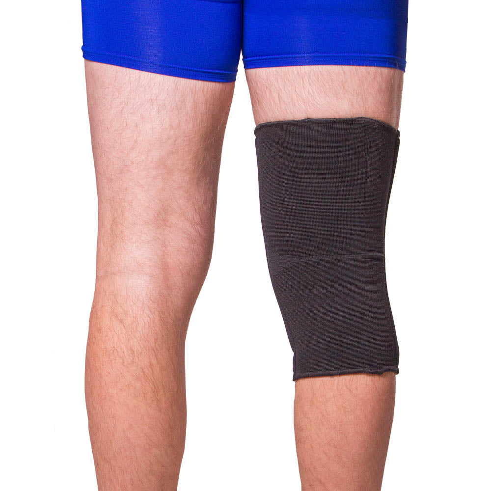 Full-coverage knee sleeve comes in a discreet black color 